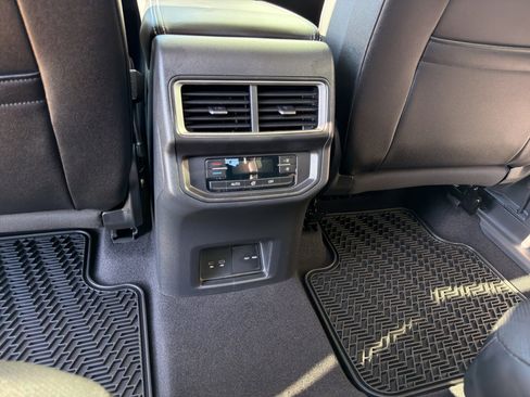 New 2026 Volkswagen Atlas SE image 11