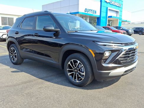 New 2026 Chevrolet TrailBlazer LT w/ LT Cold Weather Package AWD/4WD image 2