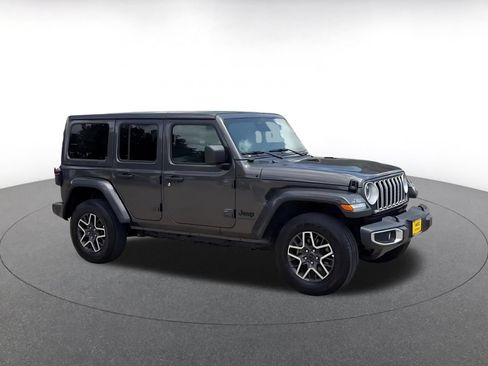Used 2025 Jeep Wrangler Unlimited Sahara AWD/4WD image 2