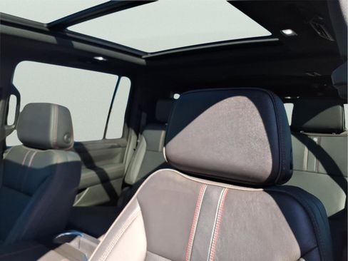 Used 2023 Chevrolet Suburban RST w/ Luxury Package image 13