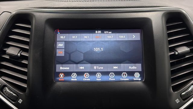 Used 2020 Jeep Cherokee Latitude AWD/4WD image 14