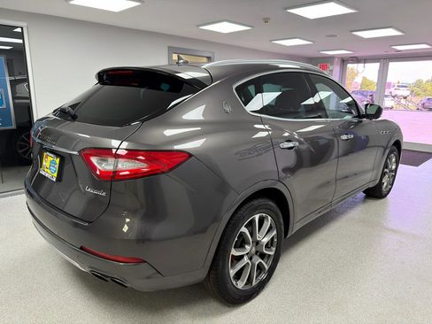 Used 2017 Maserati Levante w/ Luxury Package AWD/4WD image 3