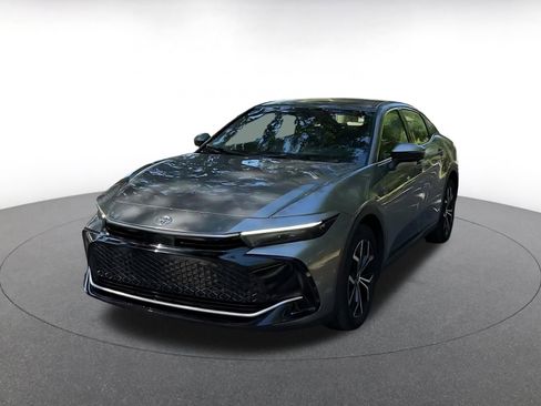 Used 2025 Toyota Crown XLE image 8