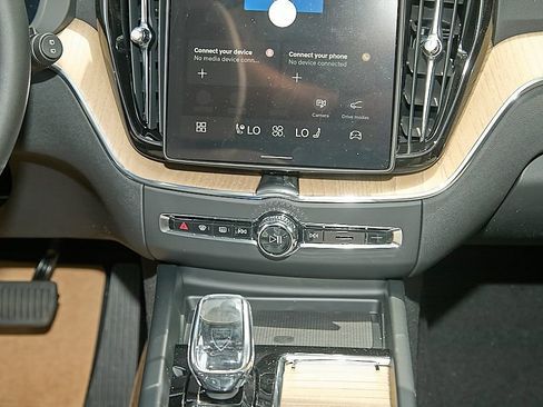 New 2026 Volvo XC60 B5 Plus w/ Protection Package Premier AWD/4WD image 27