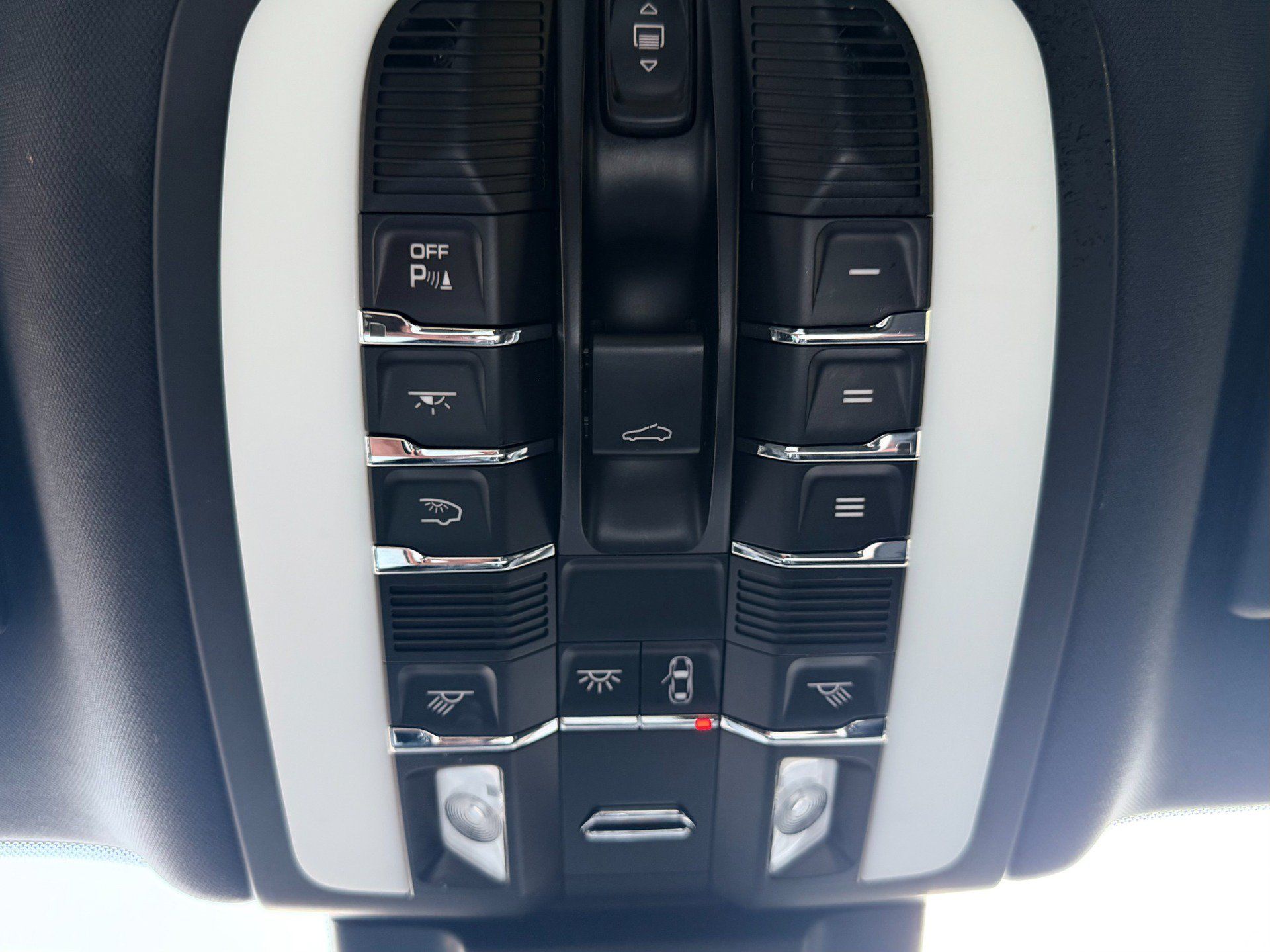 Used 2021 Porsche Macan S AWD/4WD image 32