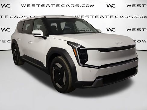 Used 2024 Kia EV9 Light Long Range RWD image 41