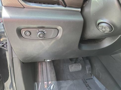 Used 2023 Chevrolet Traverse Premier AWD/4WD image 19