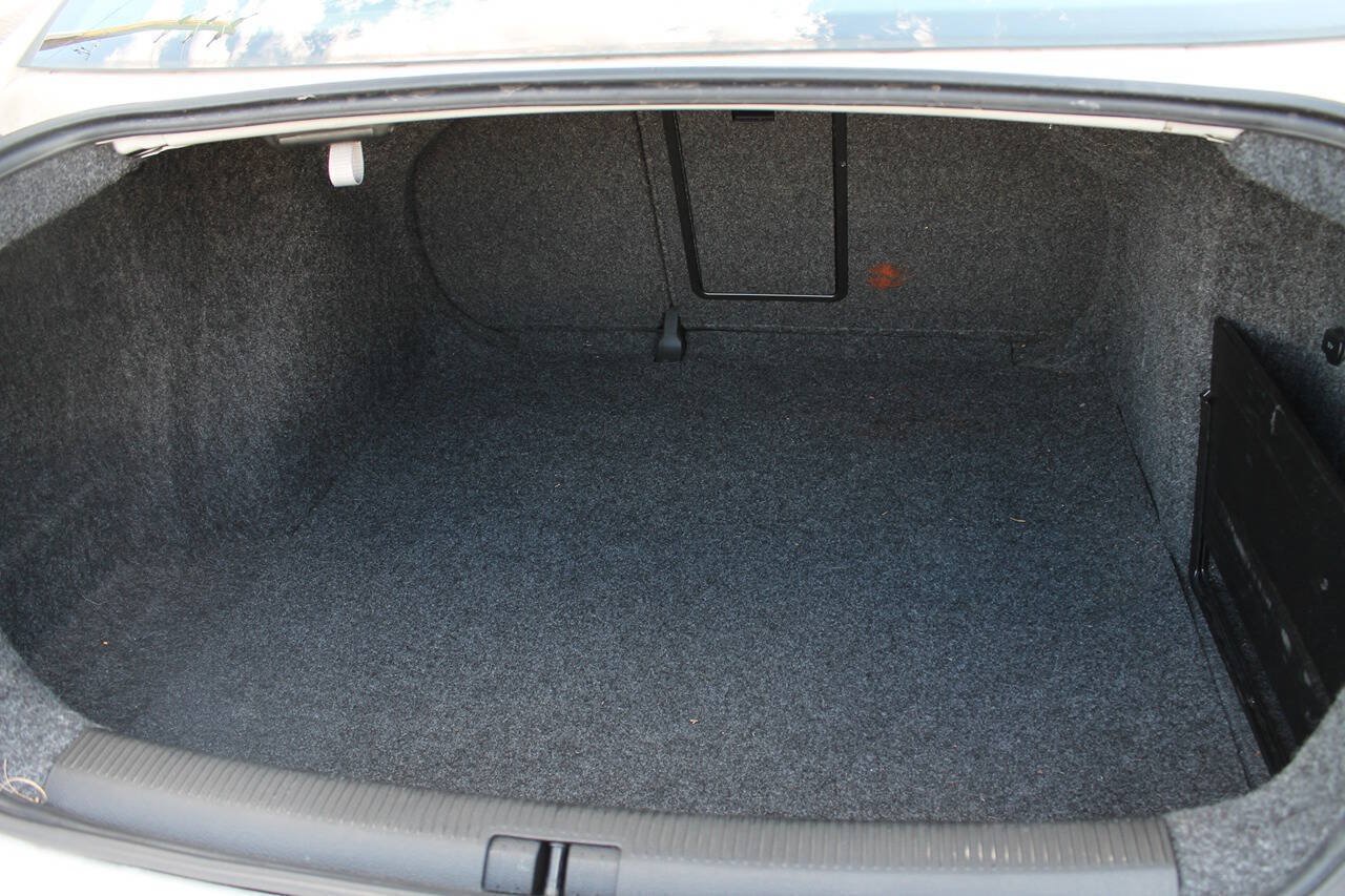 Used 2010 Volkswagen Jetta Limited Edition FWD image 26