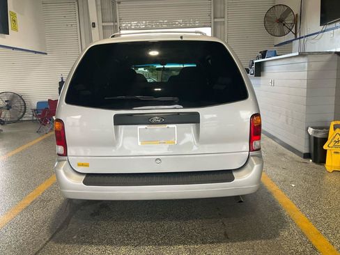 Used 2003 Ford Windstar LX FWD image 3