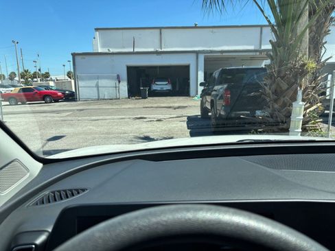 Used 2025 Kia Sportage LX image 34