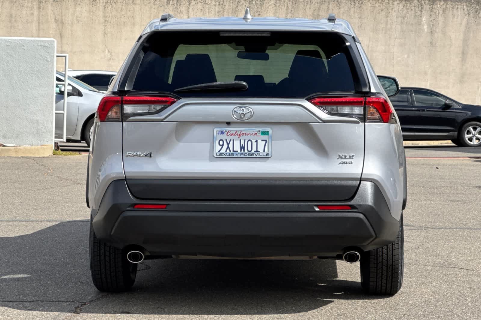 Used 2022 Toyota RAV4 XLE AWD/4WD image 8