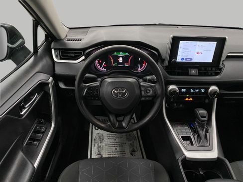 Used 2025 Toyota RAV4 XLE AWD/4WD image 13