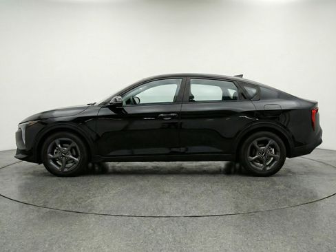 Used 2025 Kia K4 LXS FWD image 5