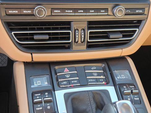 Used 2020 Porsche Macan w/ Premium Package Plus AWD/4WD image 34
