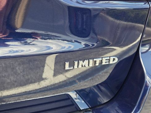 Used 2017 Jeep Grand Cherokee Limited RWD image 12