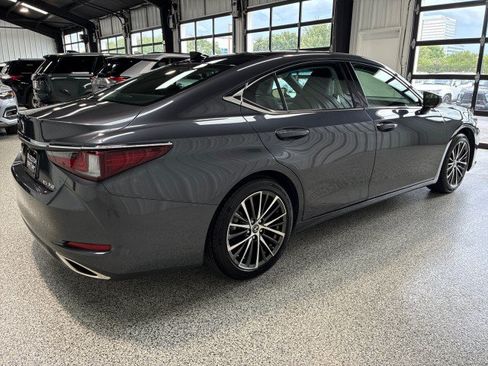 Used 2025 Lexus ES 350 w/ Premium Package FWD image 3