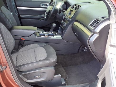 Used 2018 Ford Explorer XLT image 21