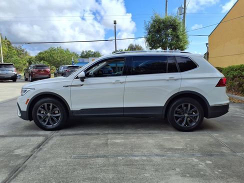 Used 2022 Volkswagen Tiguan SE w/ Panoramic Sunroof Package image 4