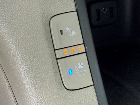 Used 2019 GMC Acadia Denali w/ Technology Package FWD image 26