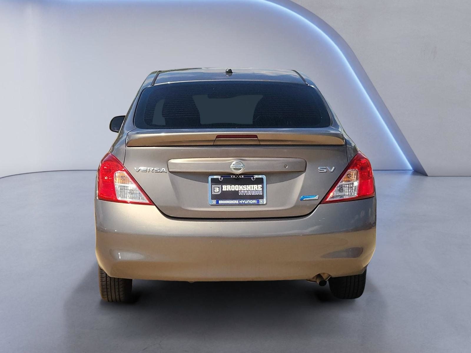 Used 2014 Nissan Versa SV FWD image 7