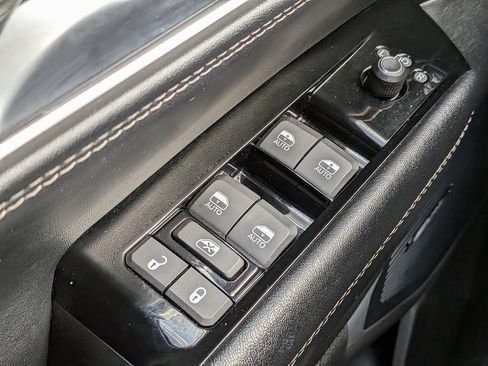 Used 2024 Jeep Wagoneer L Series II w/ Flexible Seating Group AWD/4WD image 23