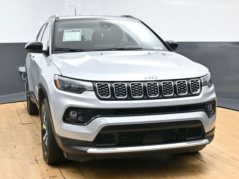 Used 2026 Jeep Compass Limited image 12