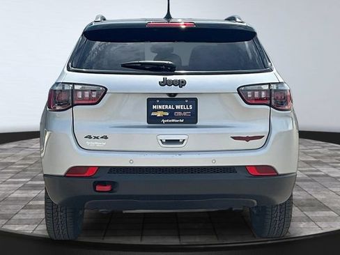 Used 2025 Jeep Compass Trailhawk AWD/4WD image 5