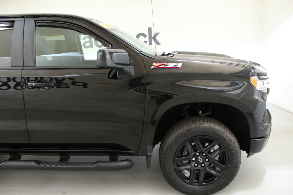 Used 2025 Chevrolet Silverado 1500 LT Trail Boss AWD/4WD image 11