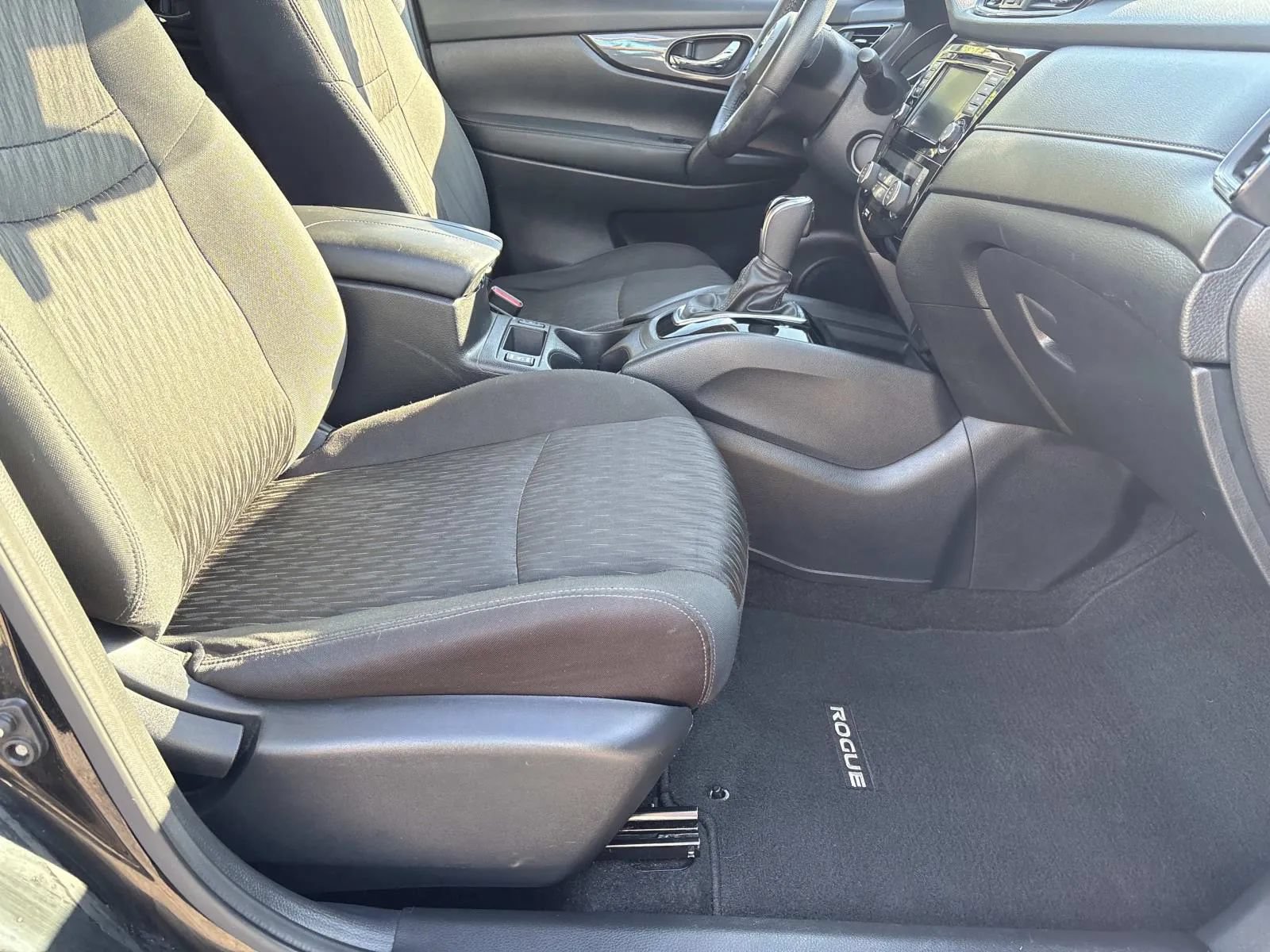 Used 2020 Nissan Rogue SV AWD/4WD image 23