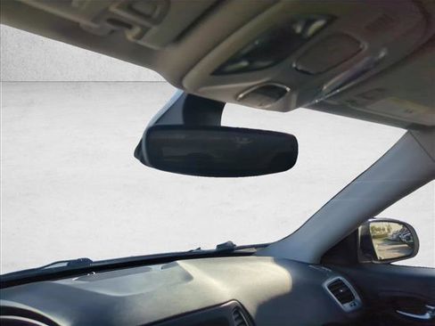 Used 2019 Jeep Compass Latitude w/ Cold Weather Group image 14