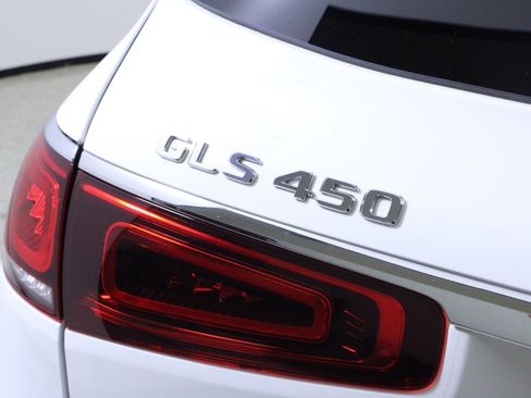 Used 2022 Mercedes-Benz GLS 450 4MATIC image 9