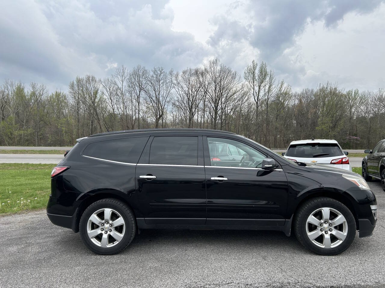 Used 2017 Chevrolet Traverse LT w/ Style and Technology Package FWD image 6