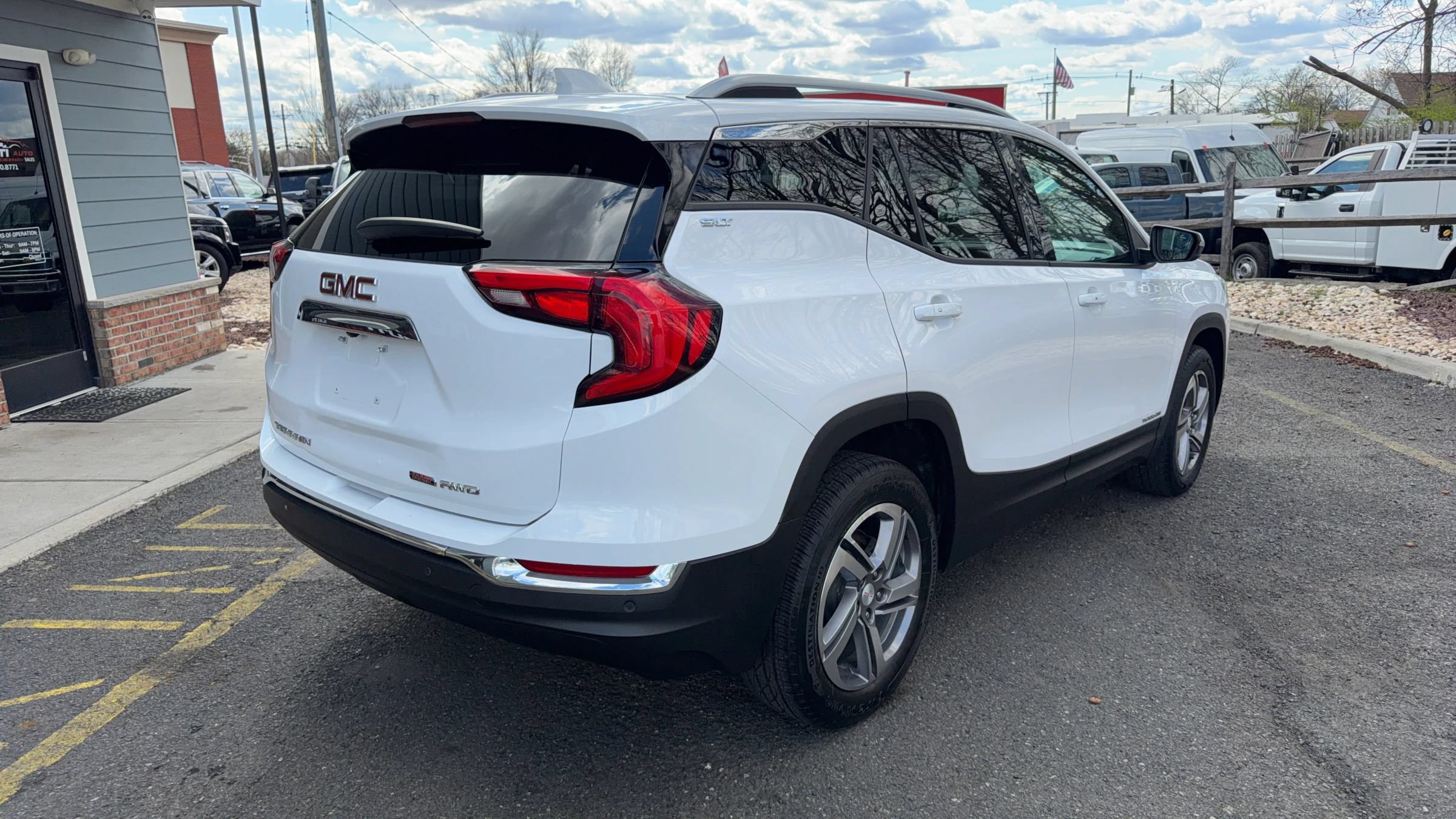 Used 2018 GMC Terrain SLT w/ Infotainment Package II AWD/4WD image 5