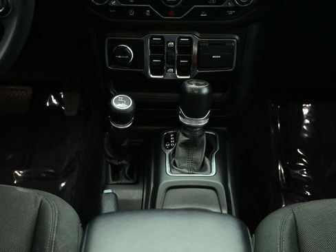 Used 2023 Jeep Wrangler Unlimited Sport AWD/4WD image 36