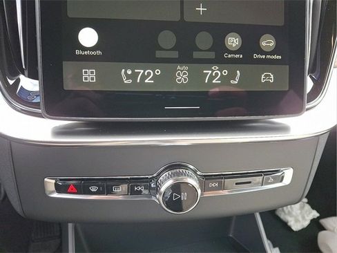 New 2026 Volvo XC90 B6 Plus w/ Protection Package Premier image 9