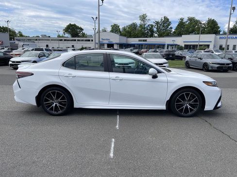 Used 2023 Toyota Camry SE w/ Cold Weather Package AWD/4WD image 19
