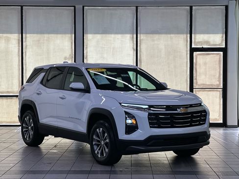 Used 2025 Chevrolet Equinox LT AWD/4WD image 1
