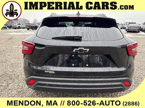 New 2026 Chevrolet Trax LT w/ Midnight Edition FWD image 10