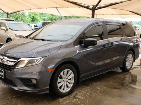 Used 2018 Honda Odyssey LX image 3