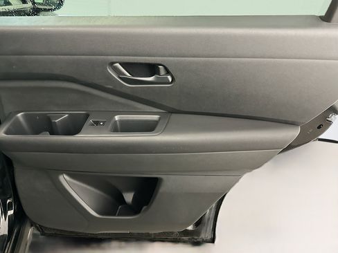 Used 2024 Nissan Pathfinder S AWD/4WD image 31