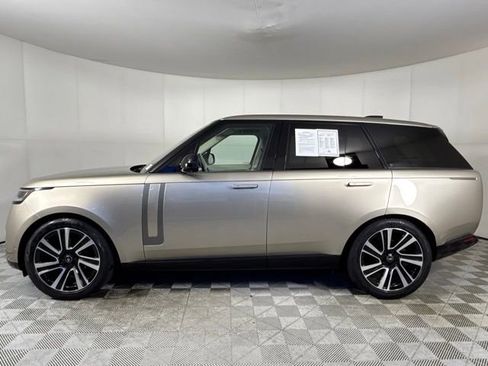 Used 2023 Land Rover Range Rover SE image 3