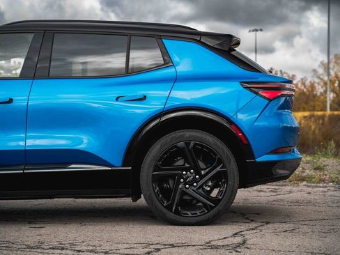 New 2025 Chevrolet Equinox EV RS image 13