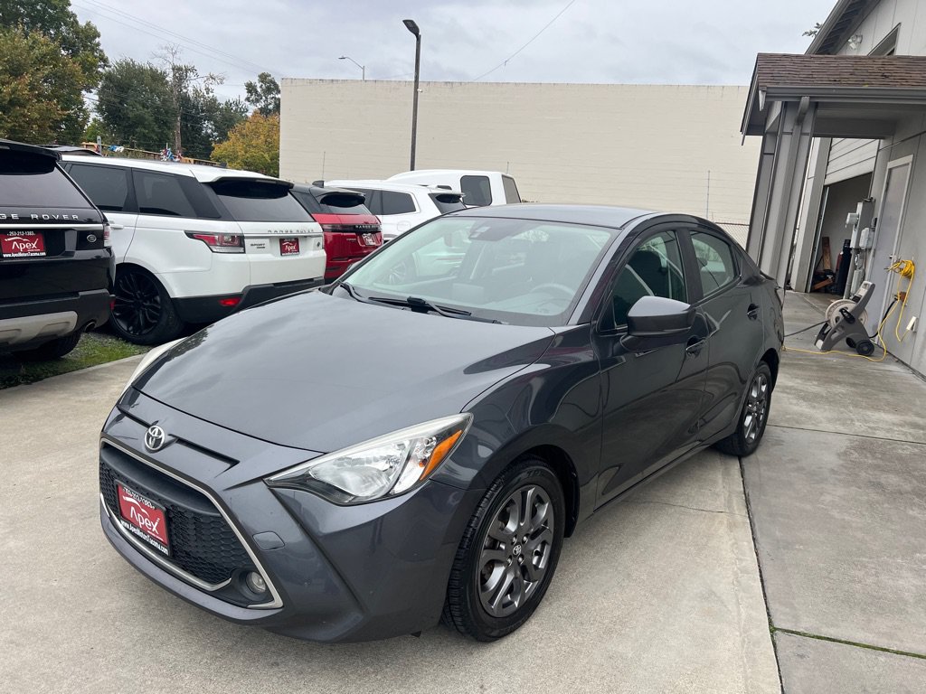 Used 2019 Toyota Yaris LE FWD image 3