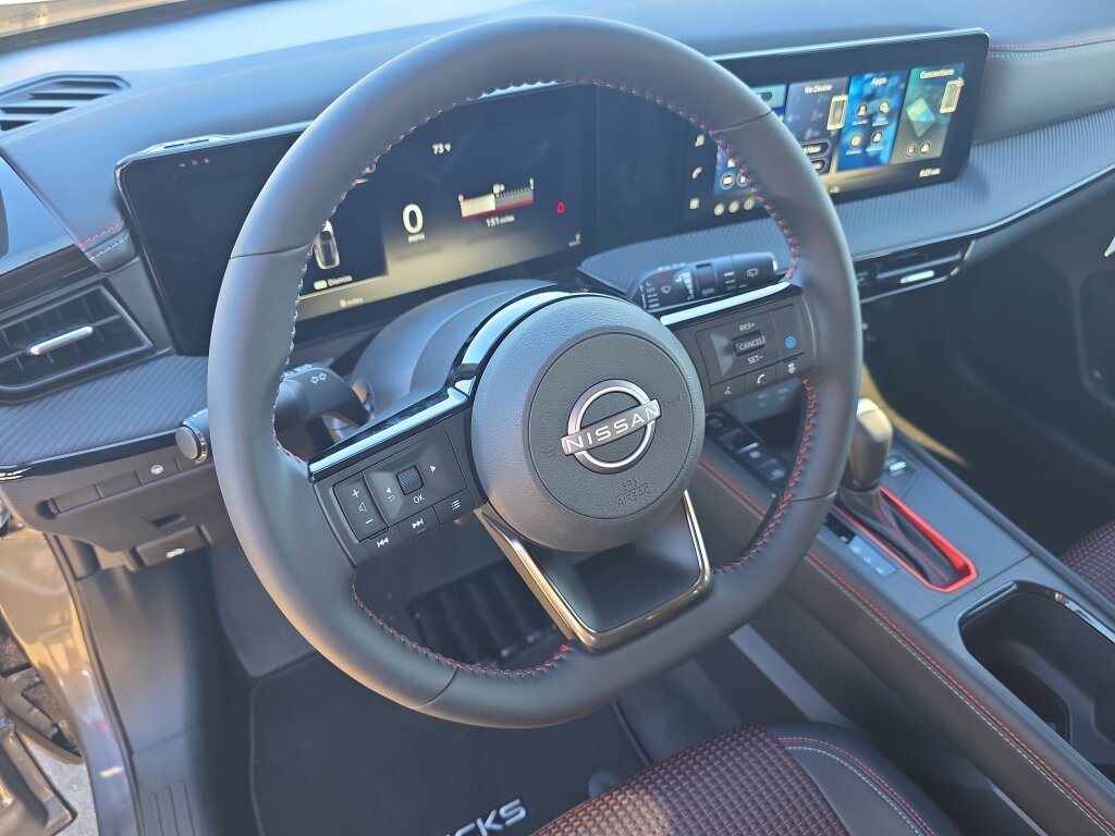 New 2027 Nissan Kicks SR w/ Cold Weather Package FWD image 6