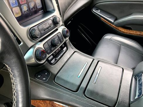 Used 2020 Chevrolet Suburban Premier image 16