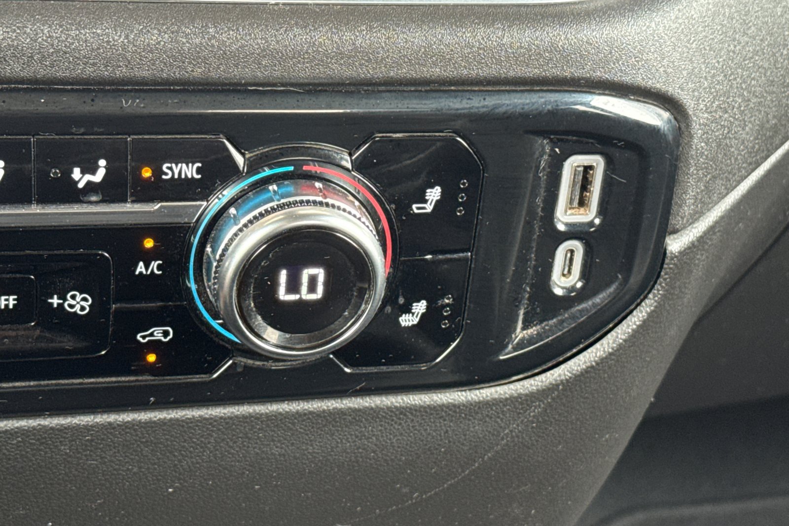 Used 2025 GMC Sierra 1500 SLT AWD/4WD image 28
