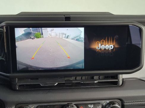 Used 2024 Jeep Wrangler Unlimited Sahara image 12