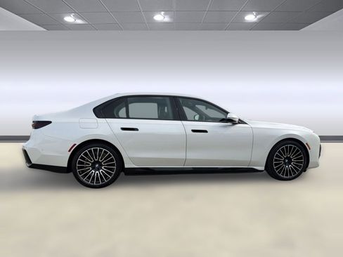 New 2026 BMW i7 xDrive60 image 8