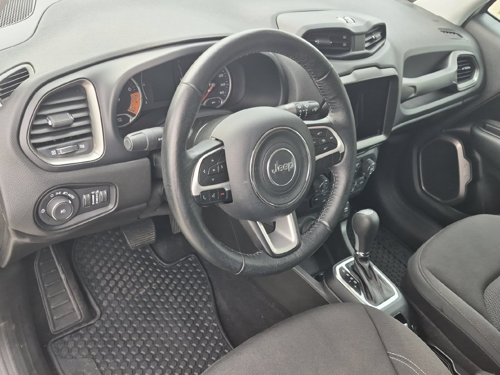 Used 2023 Jeep Renegade Latitude w/ Premium Group AWD/4WD image 10
