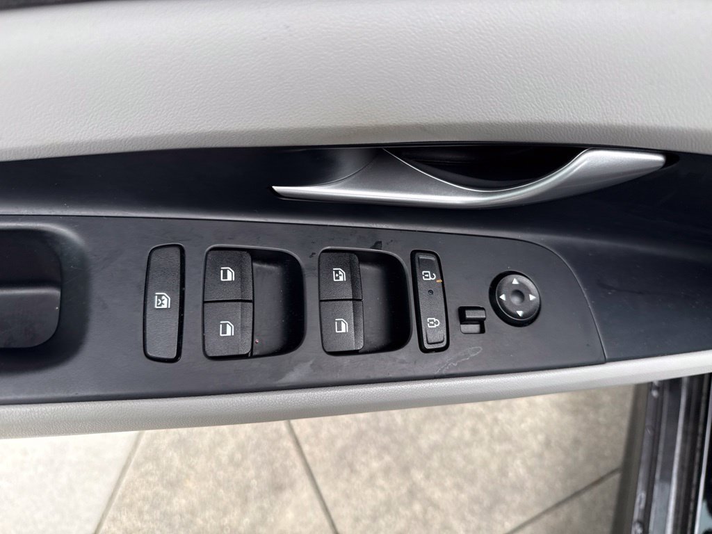 Used 2024 Hyundai Elantra Limited FWD image 12